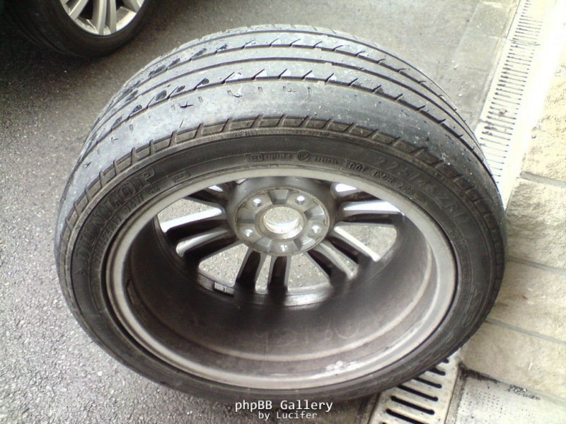 pneu avant gauche