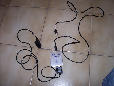 Voici à quoi ressemble l'interface kwp2000 avec prise OBD(connexion prise diag. du véhicule) et prise USB(connexion PC)