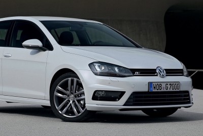 VW-Golf-VII-Heckansicht-R-Line-Exterieur-Paket-00.jpg