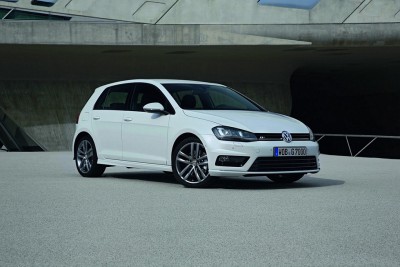 VW-Golf-VII-Heckansicht-R-Line-Exterieur-Paket-01.jpg