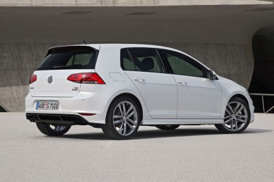 VW-Golf-VII-Heckansicht-R-Line-Exterieur-Paket-02.jpg