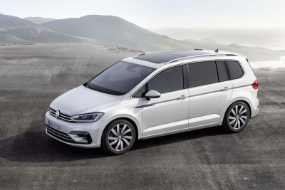 2015-volkswagen-touran-r-line-02.jpg