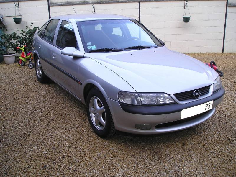 VECTRA B.jpg
