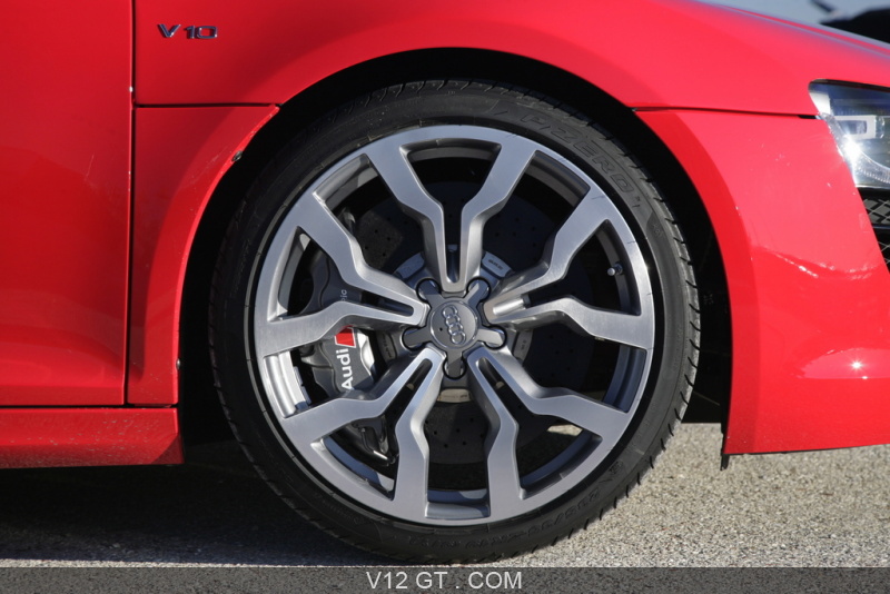 Audi-R8-V10-Spyder-jantes_zoom.jpg