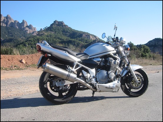 Ma Suzuki Bandit 600 à Montserrat