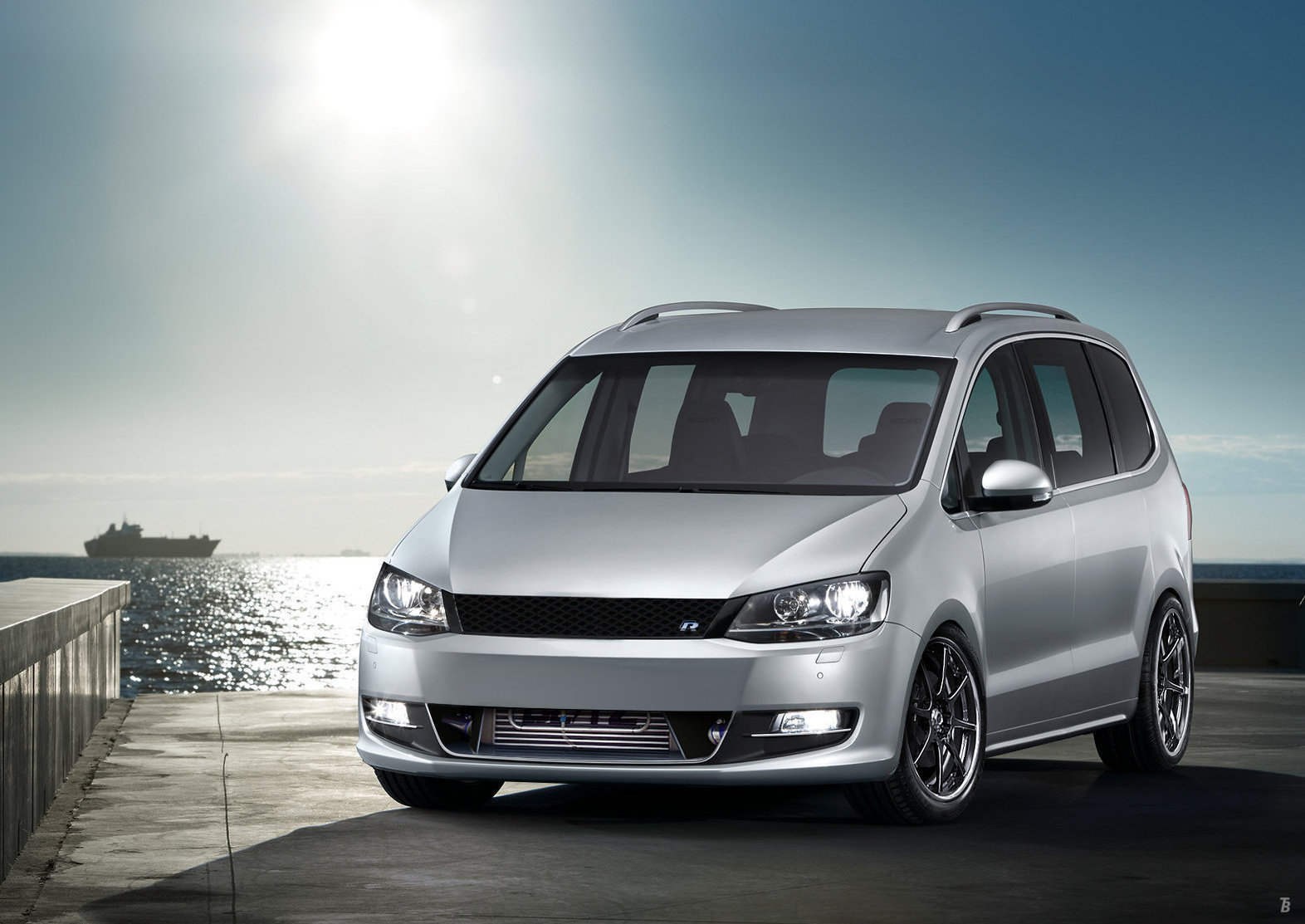 VW_Sharan_2010_R.jpg