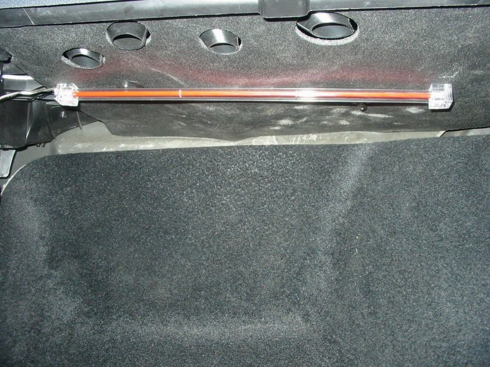 Montage néon avant droit.JPG