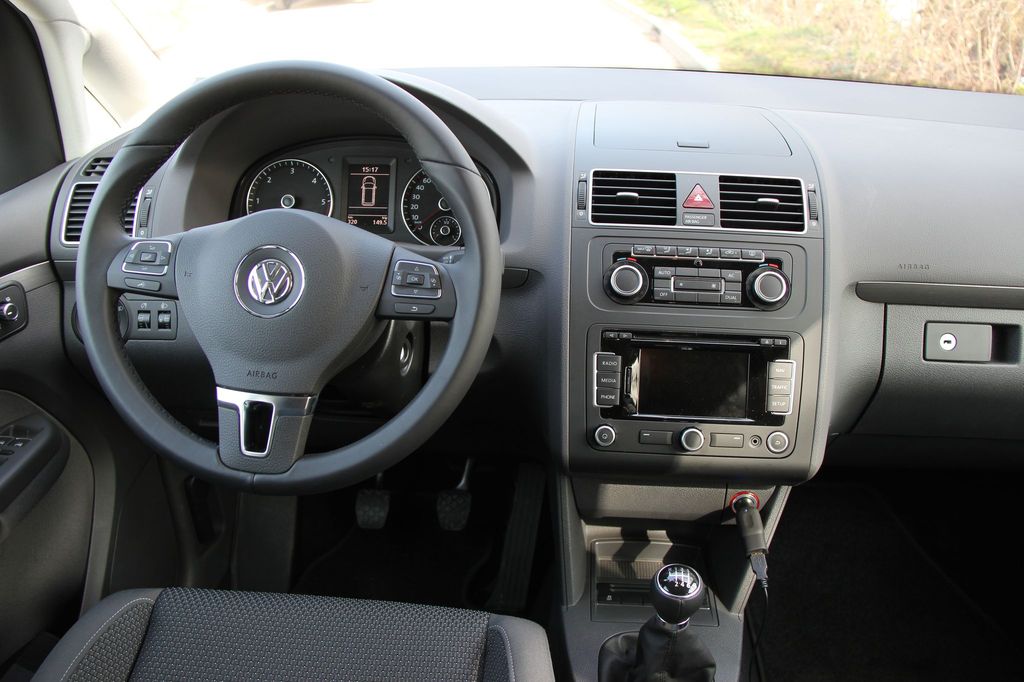 interieur avec autoradio RNS315