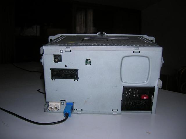 En noir DAB<br />En bleu GPS<br />en blanc antenne