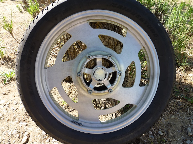 Roue av 03.jpg