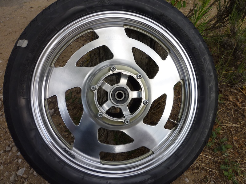 Roue av 07.jpg