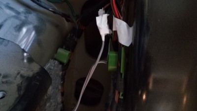 reprise sur GND et +12V du feu de recul