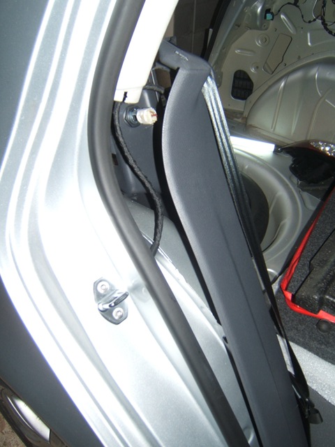 Obliger de démonter coté droit, pour trouver le 12v permanent